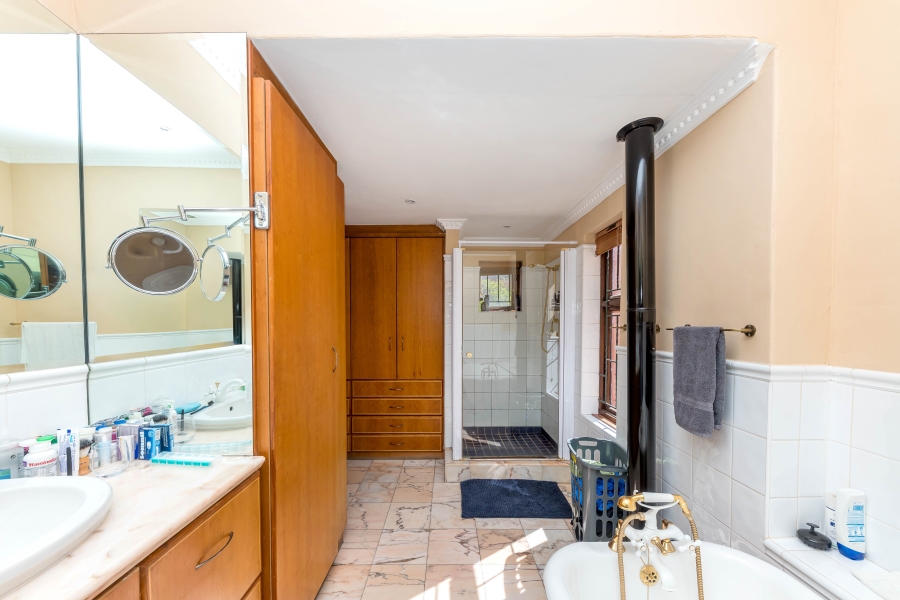 4 Bedroom Property for Sale in Oranjezicht Western Cape